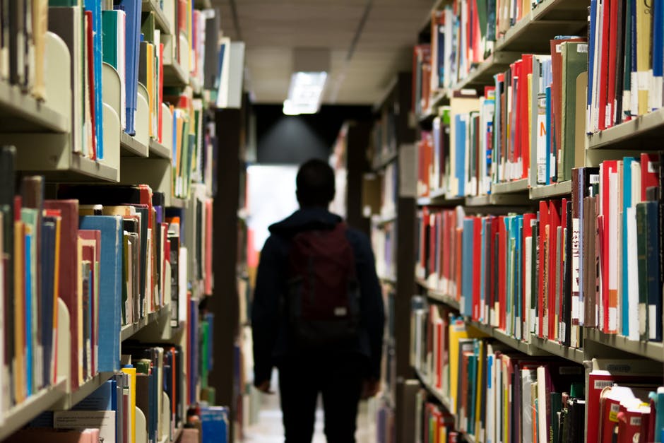 Bliskość uczelni to jedno z najczęstszych i najważniejszych kryteriów, którym sugerują się studenci podczas poszukiwania mieszkania